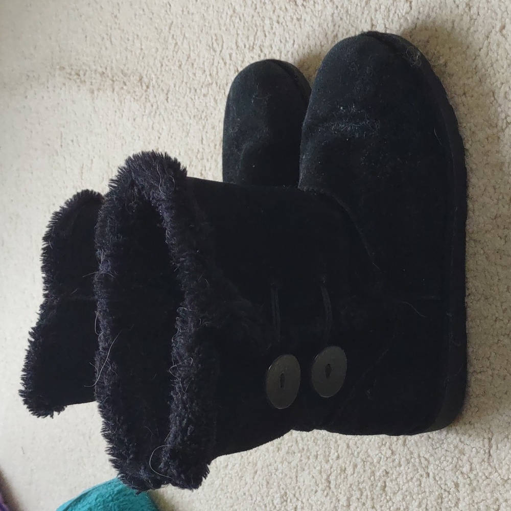 Black fuzzy boots